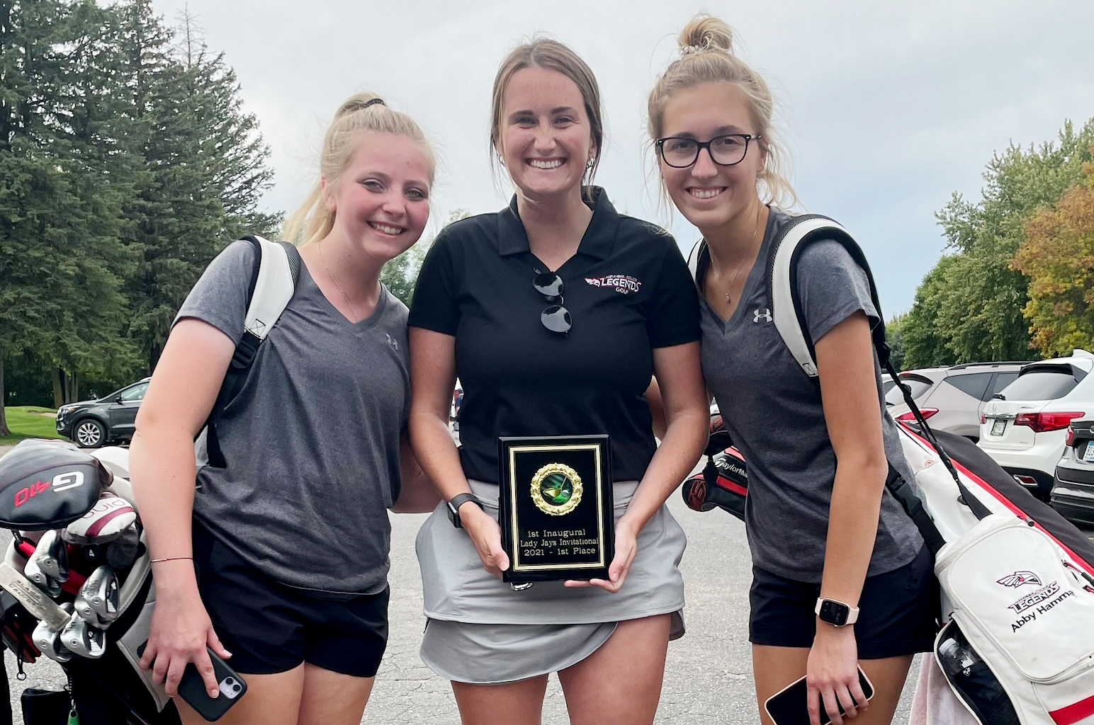 Jenna Stetz, Coach Maggie Slagle and Abby Hamman