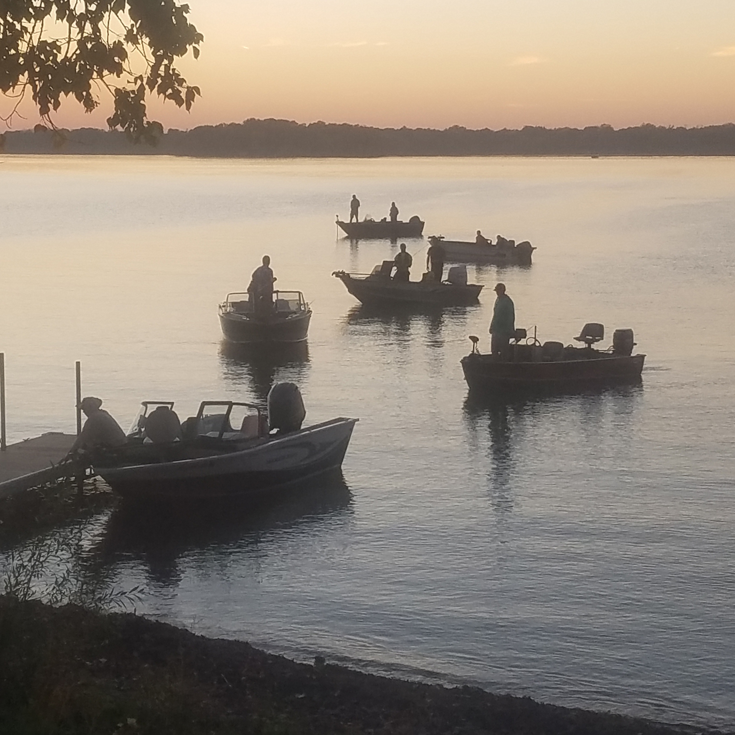 Teams fishing on Lake Ida